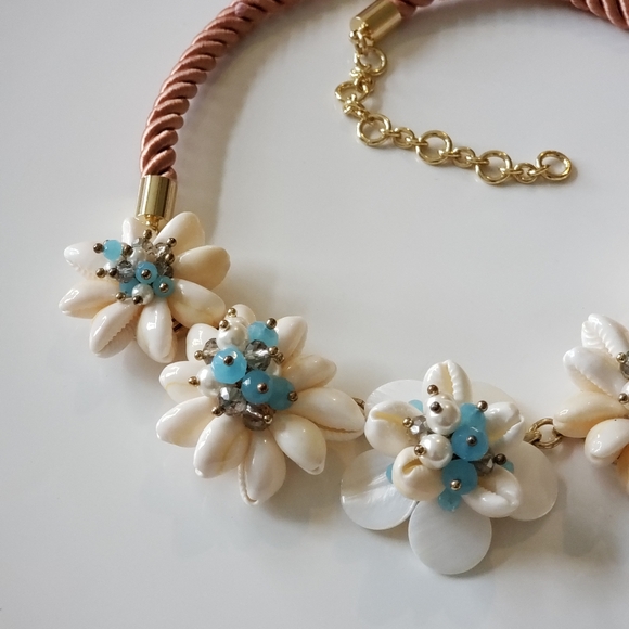 Talbots Natural Shell Beach Neclace - Picture 2 of 4